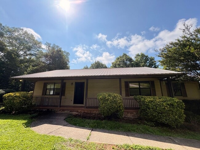 Building Photo - 901 Locke Dr