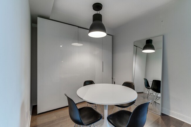 Photo - 18 Yorkville Ave