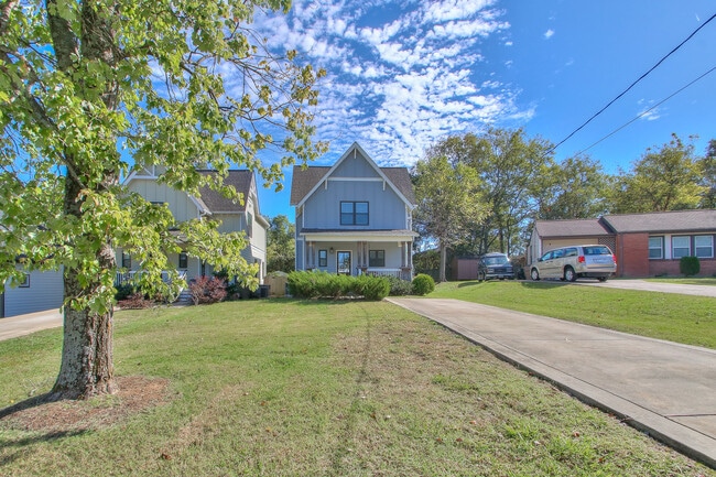 Photo - 1422A Huffine St