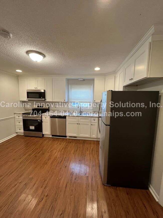 Photo - 7622 Helmdale Ave