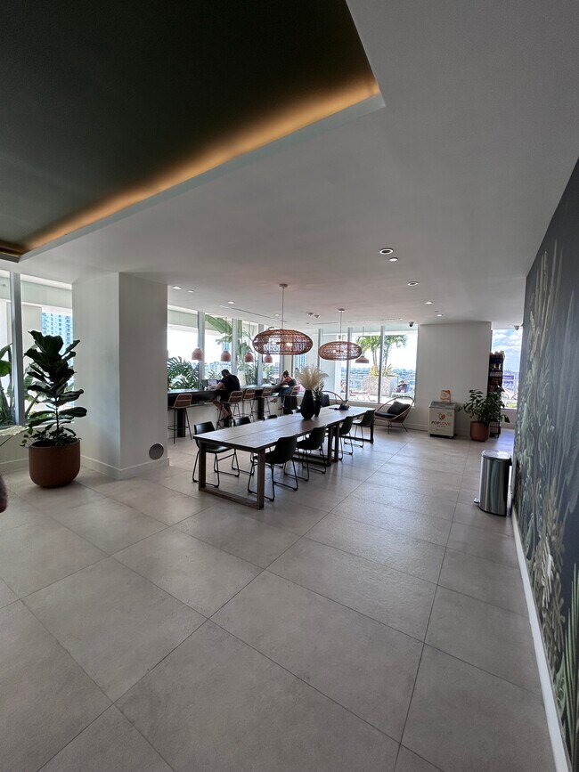 Photo - 142 SW 5th Ave Unidad 305