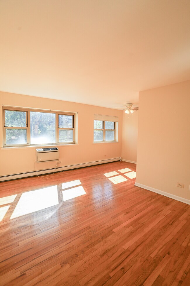Photo - 509 W Briar Pl Unit #201