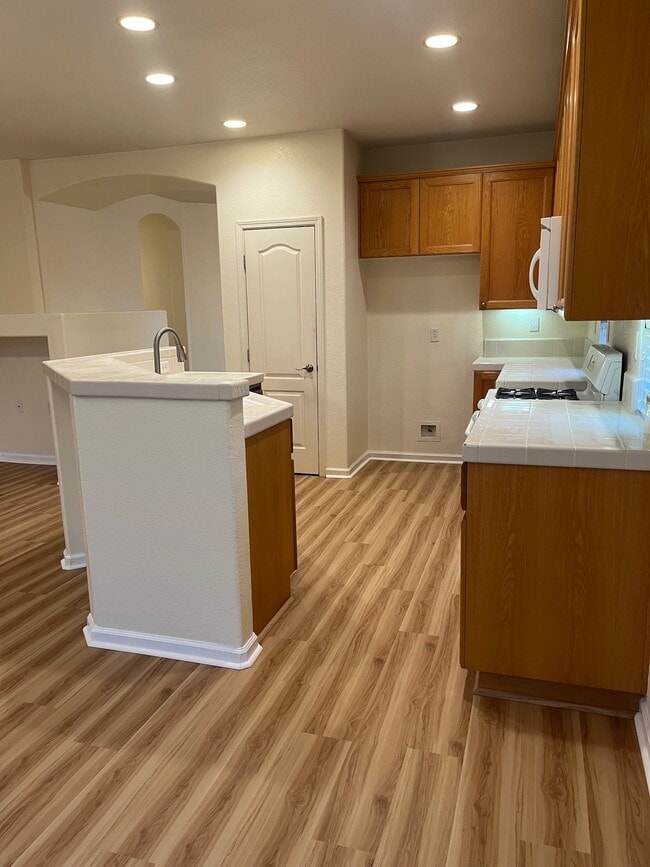 kitchen/family room - 2954 Cardinal Dr