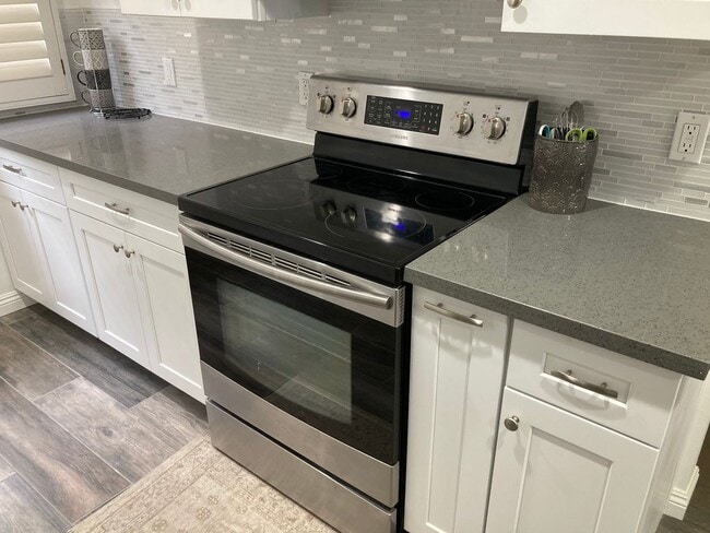 Photo - Beachside Furnished Retreat! Remodeled 2BD/2BA Condo Steps from the Sand! Unidad 28
