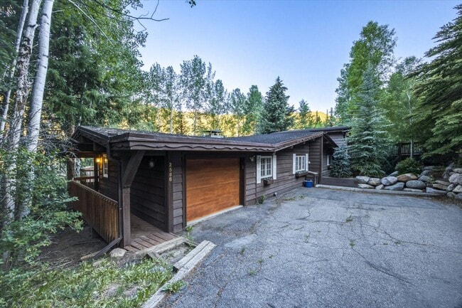Building Photo - 2586 Davos Trail Unit 1