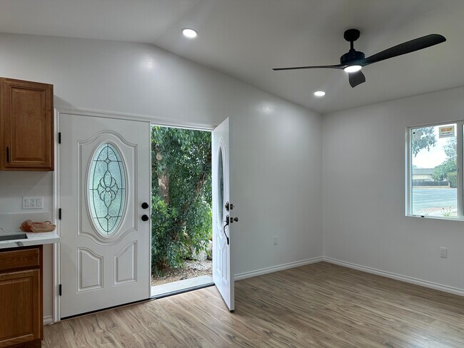 Photo - 4251 Governor Dr