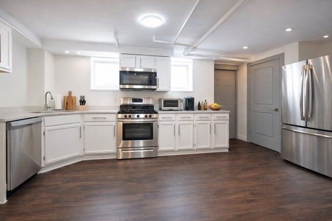 Building Photo - 306 Bryant Ave Unit Apt 1