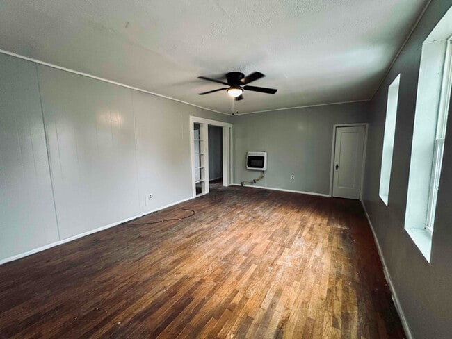 Photo - 407 NW 5th St Unit above garage