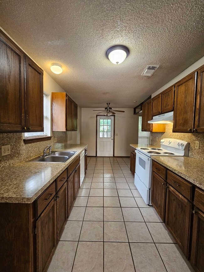 3413 Pathway Cir