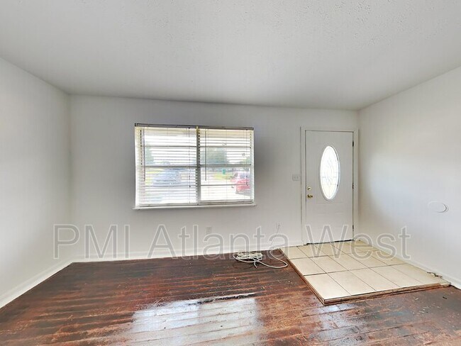 Photo - 509 Hwy 138 W