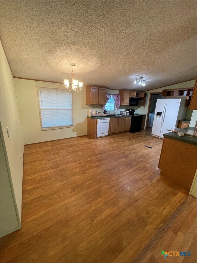 Photo - 136 Sonnyland Dr