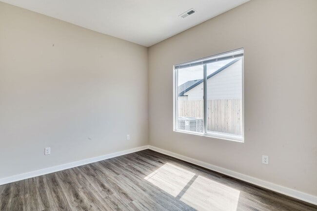 1712 E Cloverbrook Ct