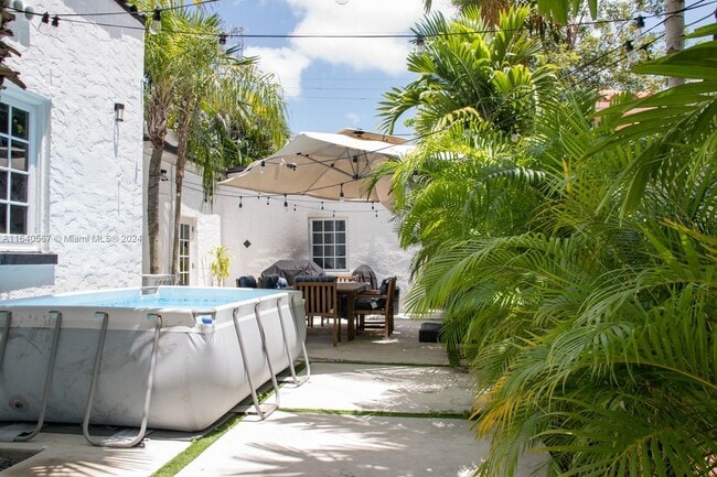 Photo - 1213 Alberca St