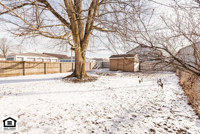 Photo - Available now!! $200 off first months rent!!