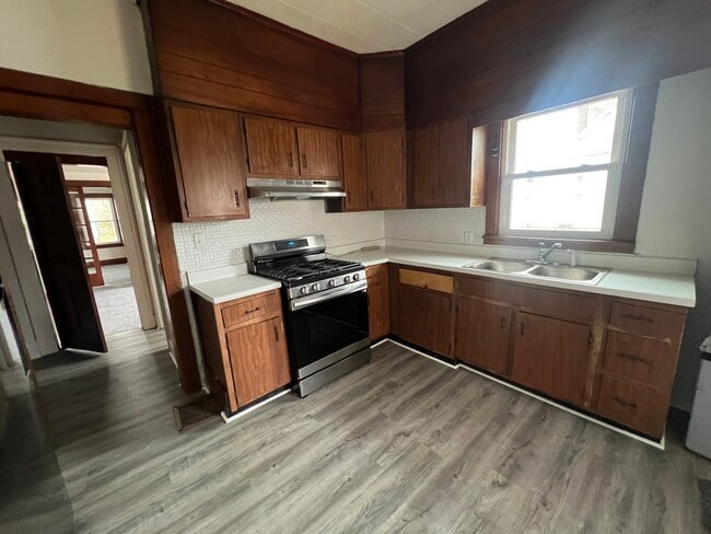 Photo - 1023 W Columbia Ter