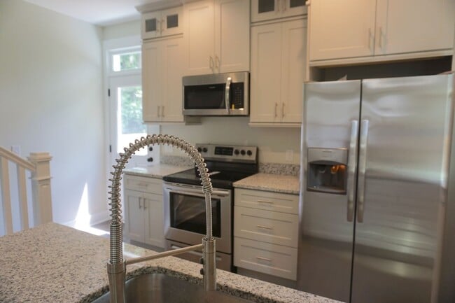 Photo - 2 BED | 2 BATH | GATED BACKYARD | MIDTOWN