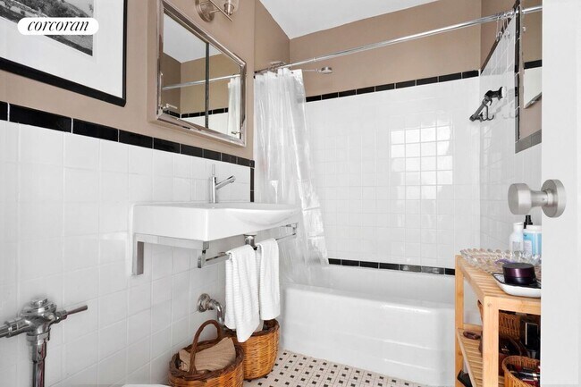 Photo - 165 Christopher St