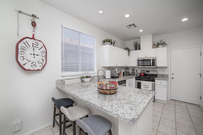 Photo - Beautiful home with POOL and spa located n...