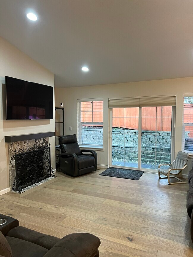 Photo - 381 E Lakeshore Dr