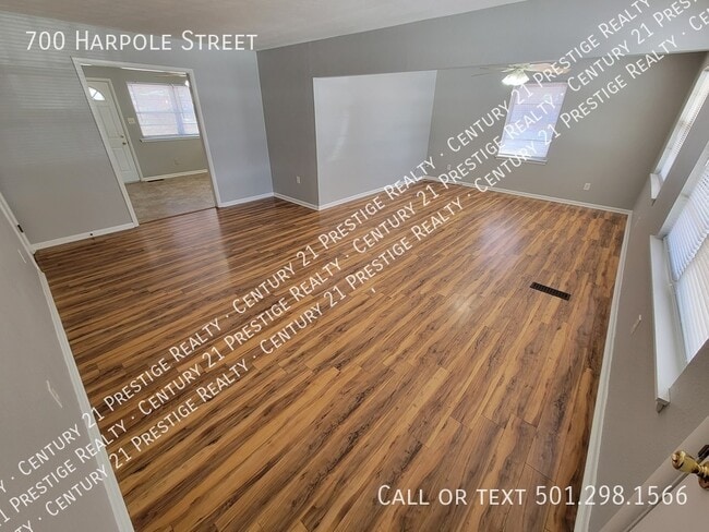 Photo - 700 Harpole St