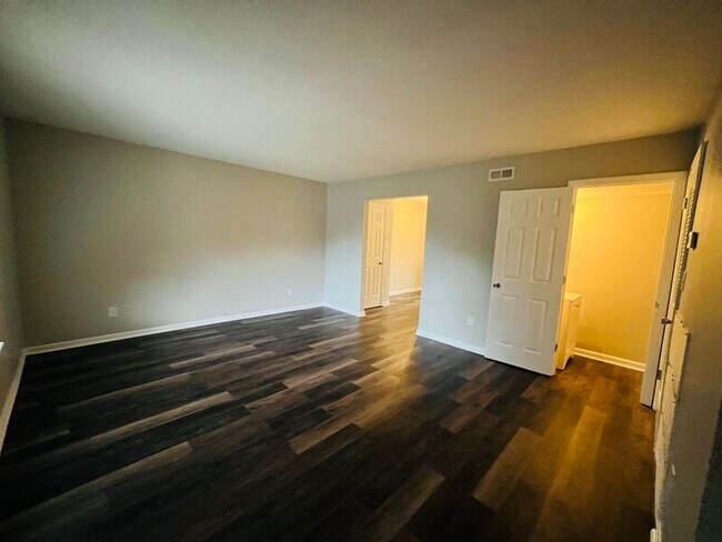 Photo - 701 Summitt Ave Unit B