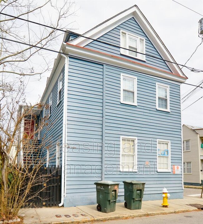 Building Photo - 146 Line St Unit D