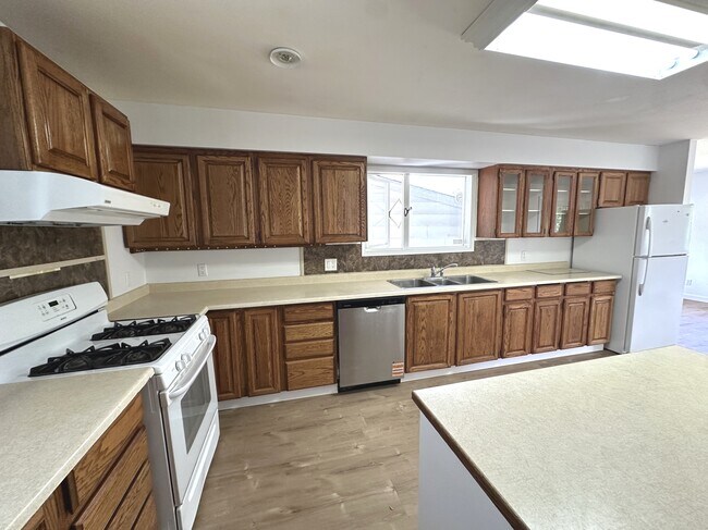 Photo - 2737 Budd Rd
