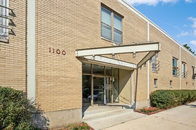 Photo - 1100 W Cornelia Ave Unidad 120 Rental