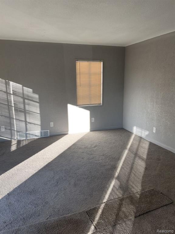 Photo - 19716 Fenmore St