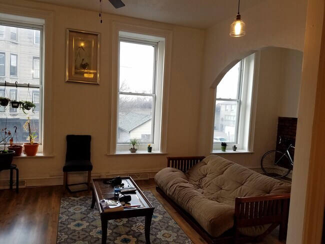 Photo - 2969 S Archer Ave Unidad 2F