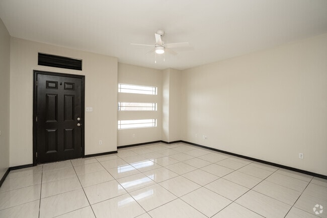 3BR, 2BA - 1,095SF - Living Room