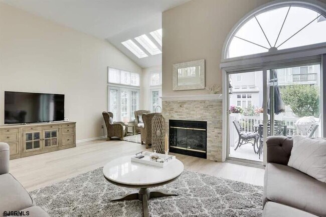 Photo - 433 Albacore Ln