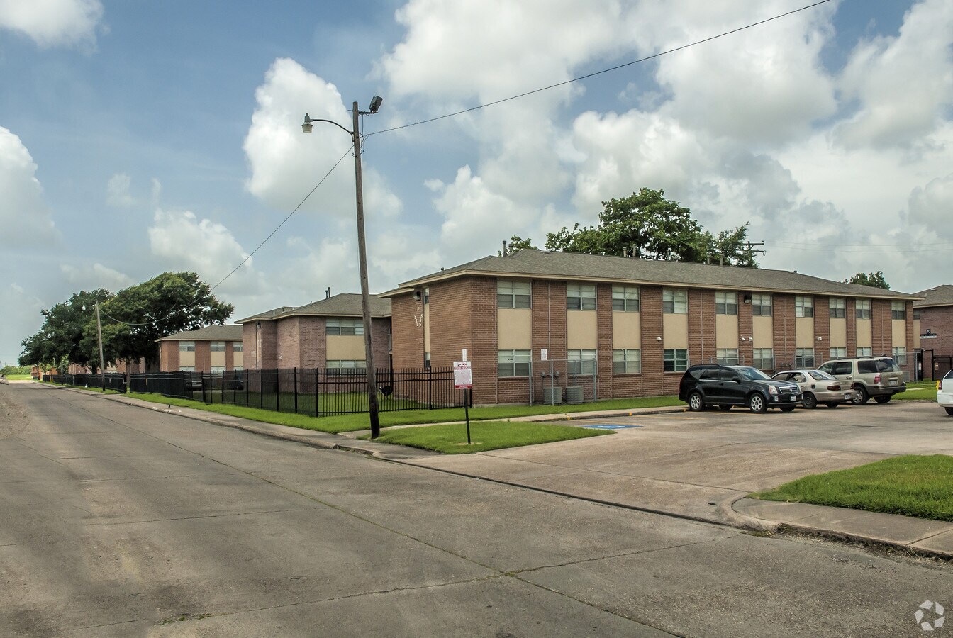 Photo - Summit at Prince Hall Apartments