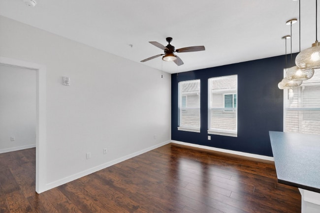 Photo - 800 S Welch St Unidad 208