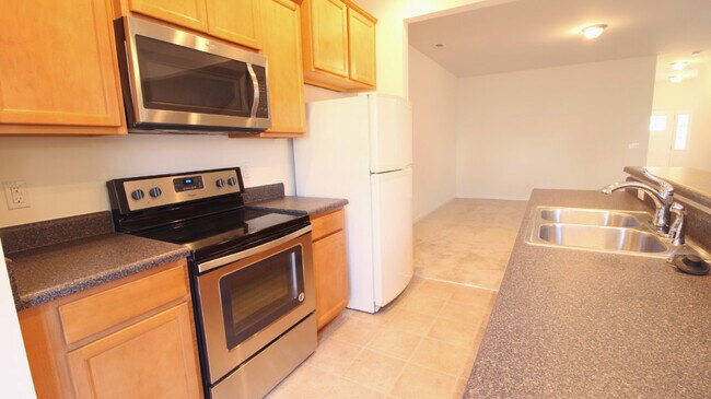 Photo - Beautiful and Bright 3 bedroom 2.5 bath Townhouse in Brightleaf with a Garage!!