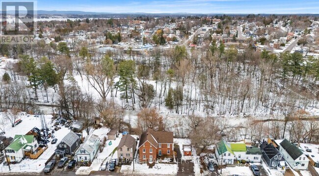 Photo - 509 Moffat St