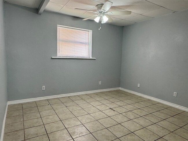 Photo - 218 Water Glen Dr