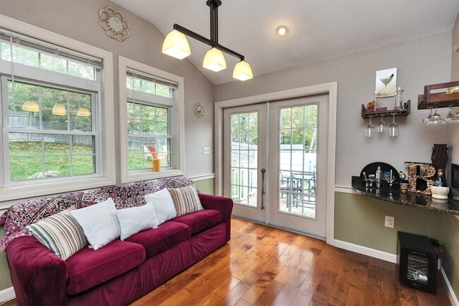 Photo - 52 Jonathan Ln