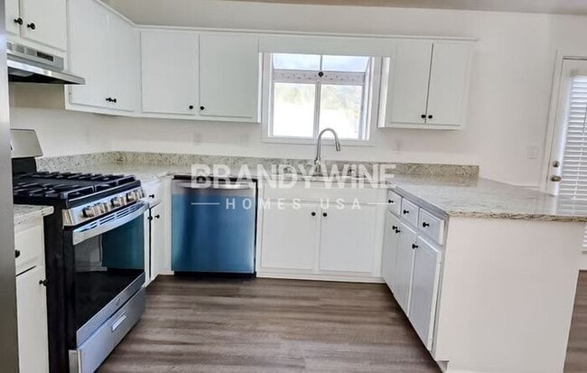 Photo - 431 Churchill Ct