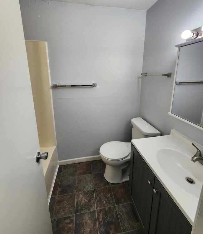 Photo - 59-95 E Clark St