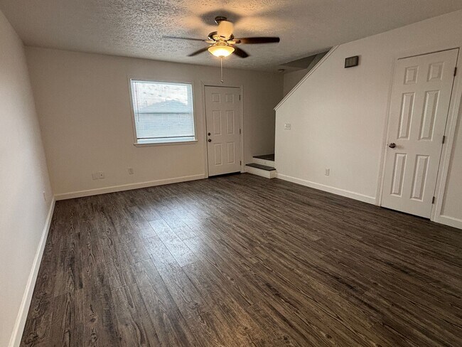 Photo - 1629 N James Ave