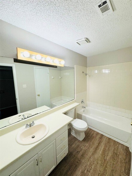 821 Colchester Dr