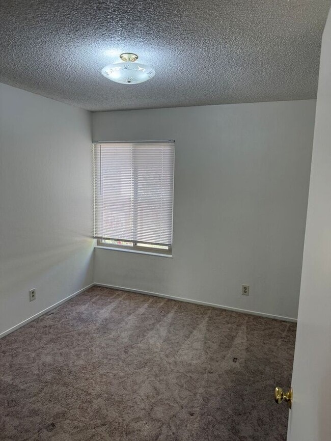 Great 2-Story Townhome