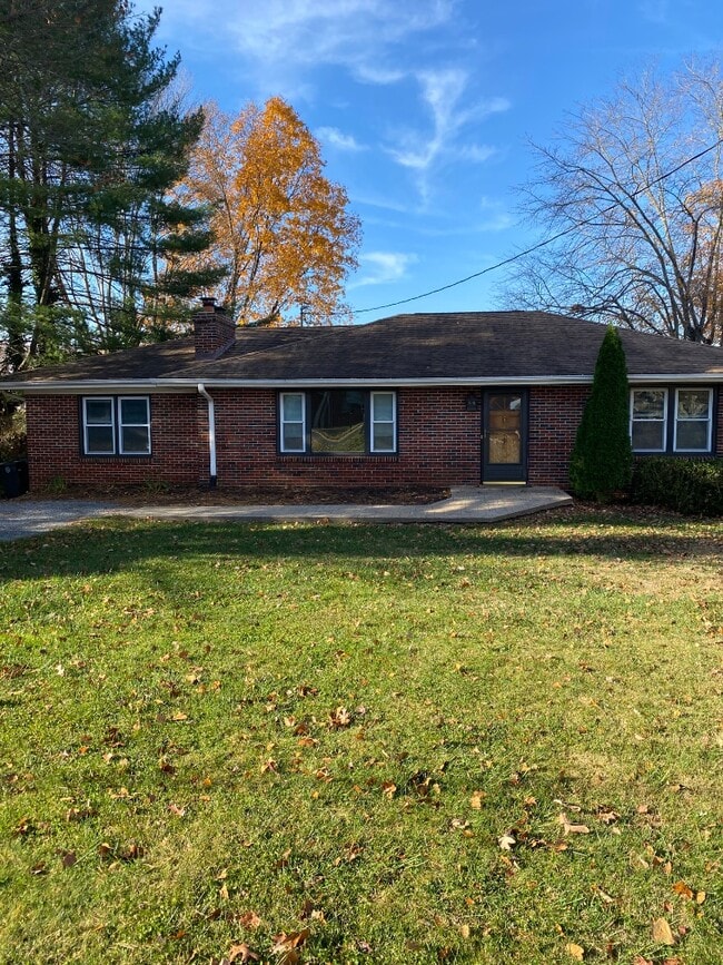 Photo - 550 Leesville Rd House