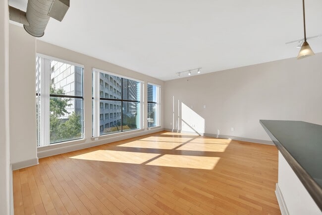 Building Photo - 1901 Post Oak Blvd Unit 4105