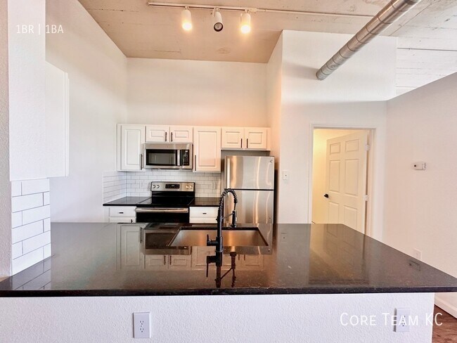 Photo - 320 W 7th St Unidad 403 COPY 2