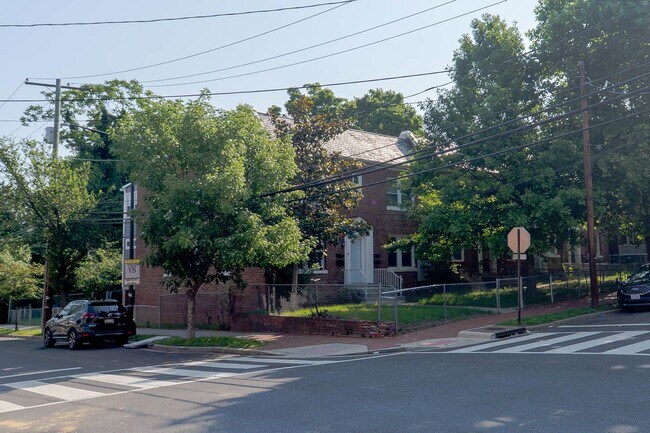 Photo - Move In Ready 2 BD 1 BA close to Metro, Sh... Unit Apt 2