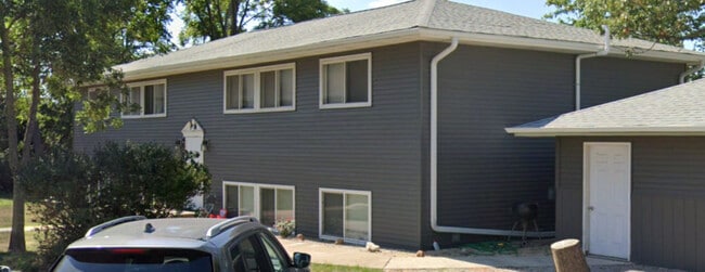 Building Photo - 4831 Tama St SE Unit 1