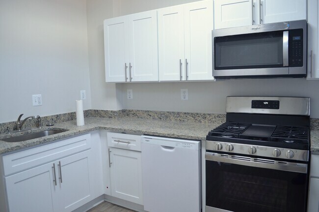 Photo - 2856 Lake Ave