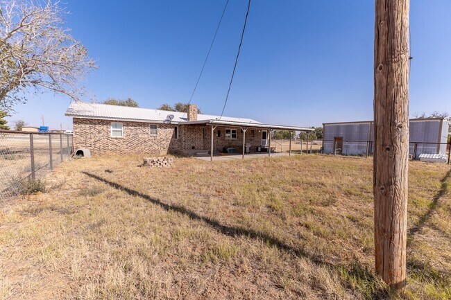 Photo - 1400 E County Rd 145